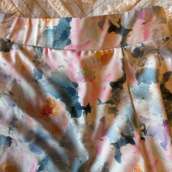 Snoga Athletic Floral Skirt - Picture 2 of 4